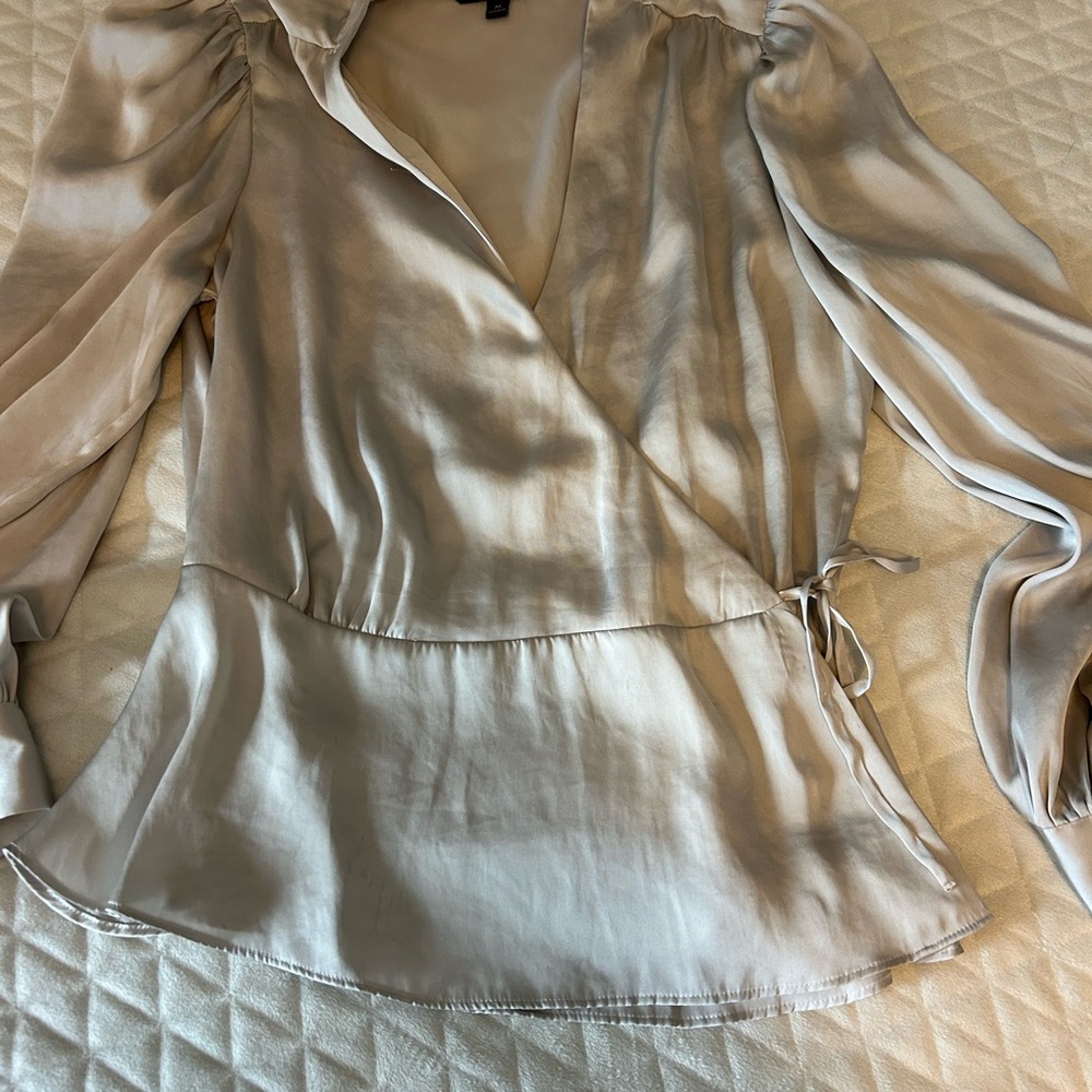 Banana Republic Silver Wrap Long Sleeve Blouse with flare at bottom - Picture 5 of 10